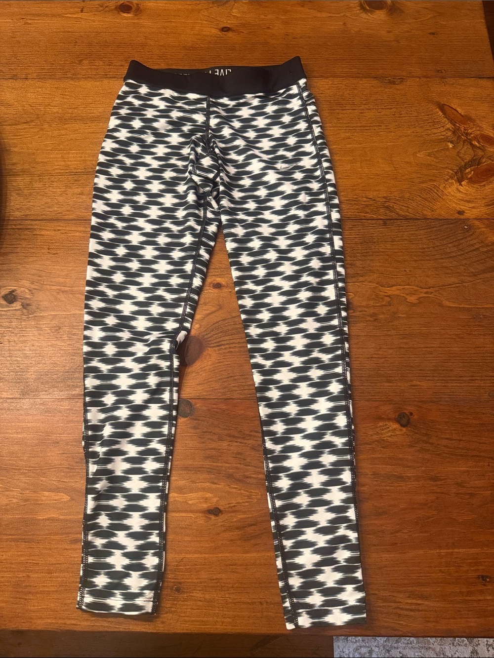 Nike Black & White Patterned Active Leggings 27inch length 13inch waist - Picture 5 of 5